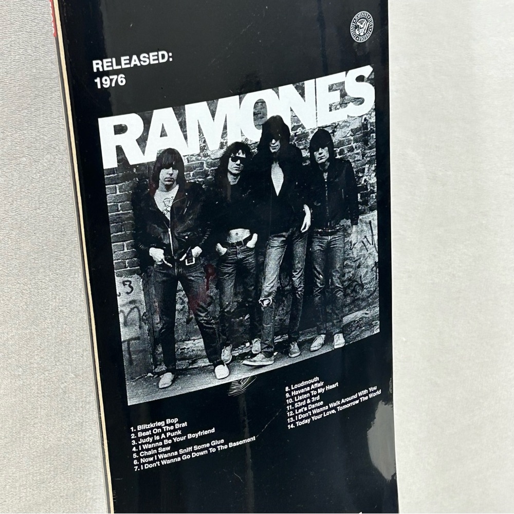 Globe G2 Ramones Retro First Album Cover 1976 Skateboard Deck Art 7.75" - Picture 3 of 9